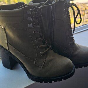Boots - womens